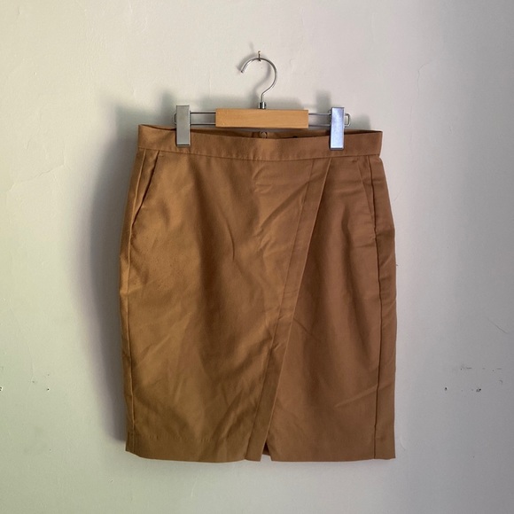 Banana Republic Pencil Skirt Size 2P - Picture 1 of 6